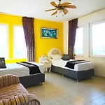Готель Gold Twins Boutique 3*