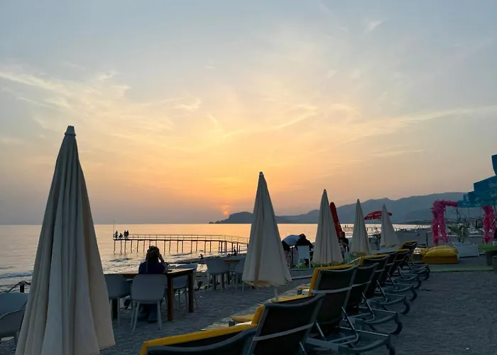 Gold Twins Boutique Готель